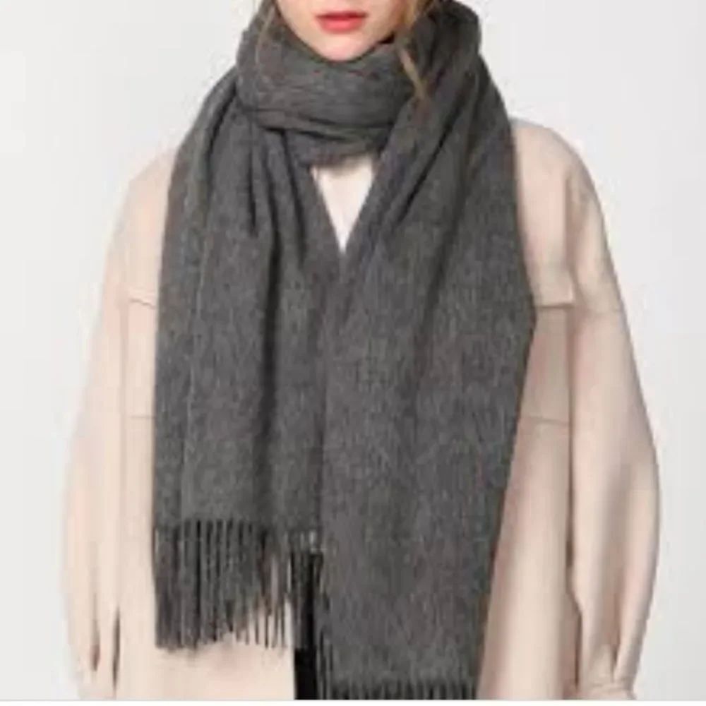 BRAND NEW LUCKY BRAND LONG GRAY/BLACK LONG SCARF